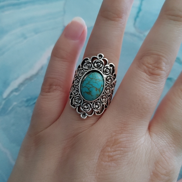 Cute Ring - Picture 2 of 3